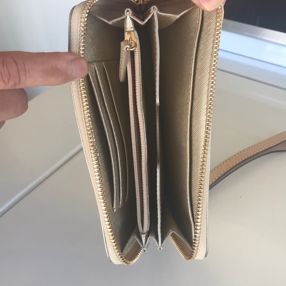 Genuine Michael Kors Wallet - Picture 5 of 5